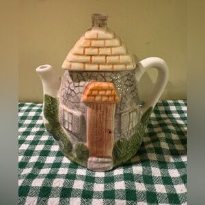 Cottage Tea Pot